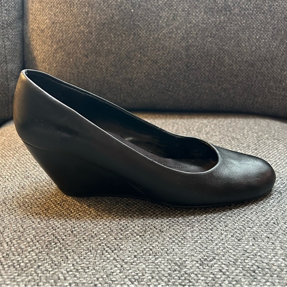 (SOLD) Soft Moc Black Leather Wedge Heels Size 10 - Picture 6 of 14